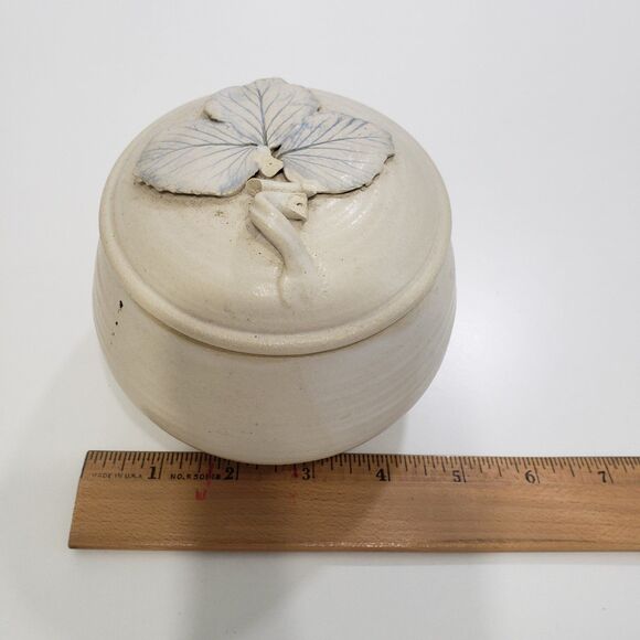 Beautiful Trinket Pottery Bowl with Lid; Approx. 4.5 x 4.5 - Picture 4 of 7